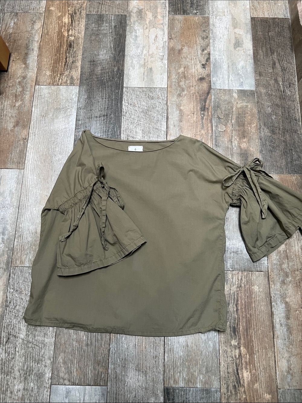 Lou & Grey Olive Tie-Sleeve Tunic Top